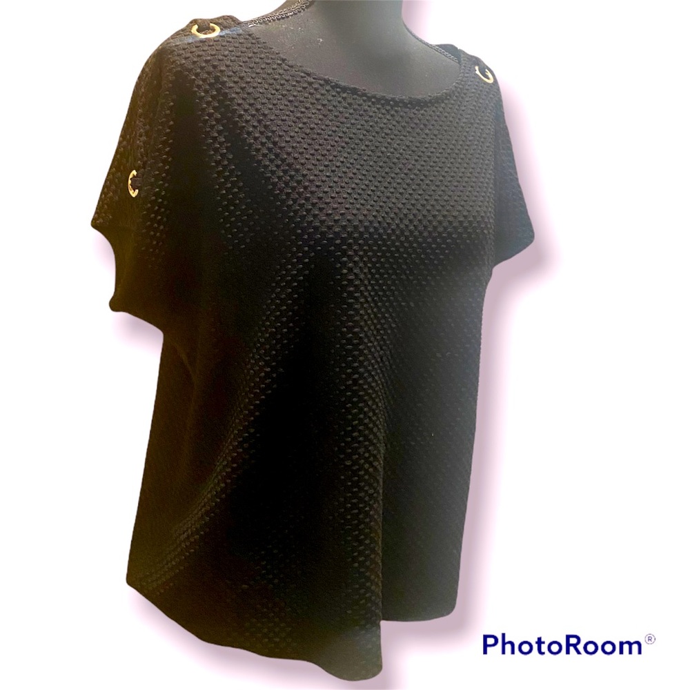Cable & gauge short sleeve top.